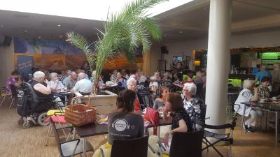 Brabantse ouderen genieten van theatermatinee Brabantse ouderen genieten van theatermatinee